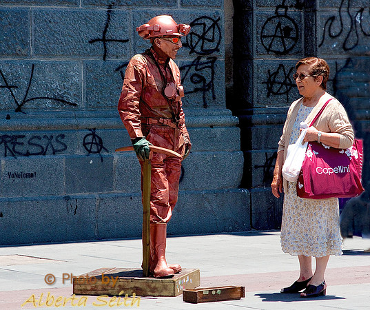 Santiago downtown woman 'chatting" with Chilean miner live "street statue."