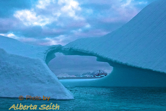 Night hike and cruise at Port Charcot on the western edge of the lemaire Channel